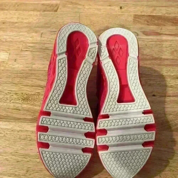 TSIODFO woman’s sneaker NWT - Picture 2 of 4